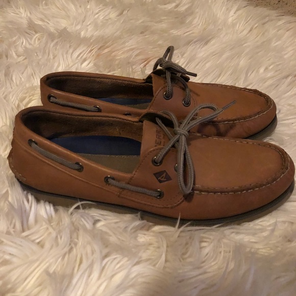 mens boat shoes size 10